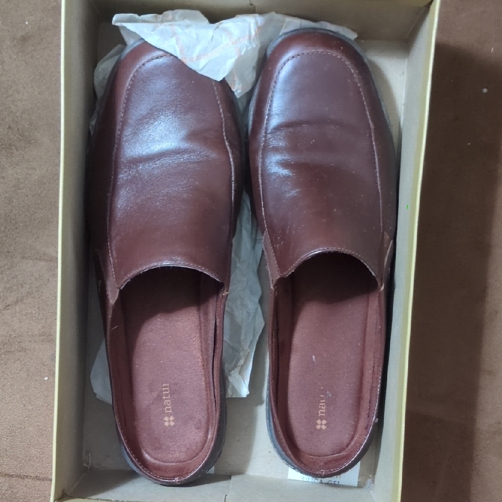 Naturalizer Rich Brown Leather Loafers
